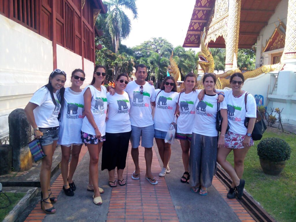 Grupo de chicas de viaje por Tailndia-Vietnam y Cmboya
